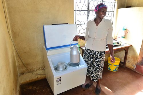 Biogas Cooling in Kenya-Woman with milk cans.JPG